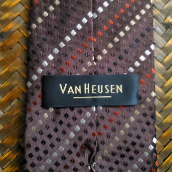 Van Heusen - Picture 4 of 4
